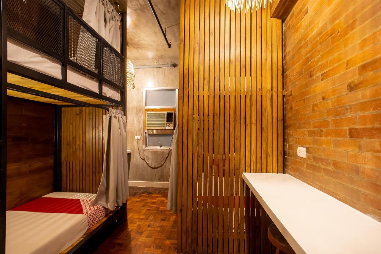 Oyo 821 Connector Hostel Makati City Екстер'єр фото