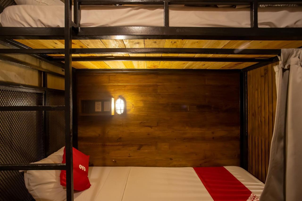Oyo 821 Connector Hostel Makati City Екстер'єр фото