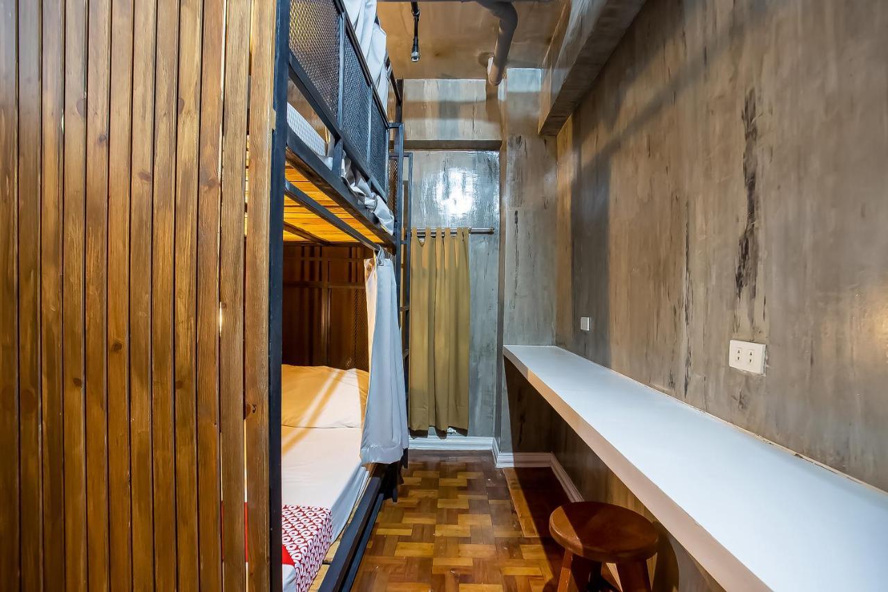 Oyo 821 Connector Hostel Makati City Екстер'єр фото