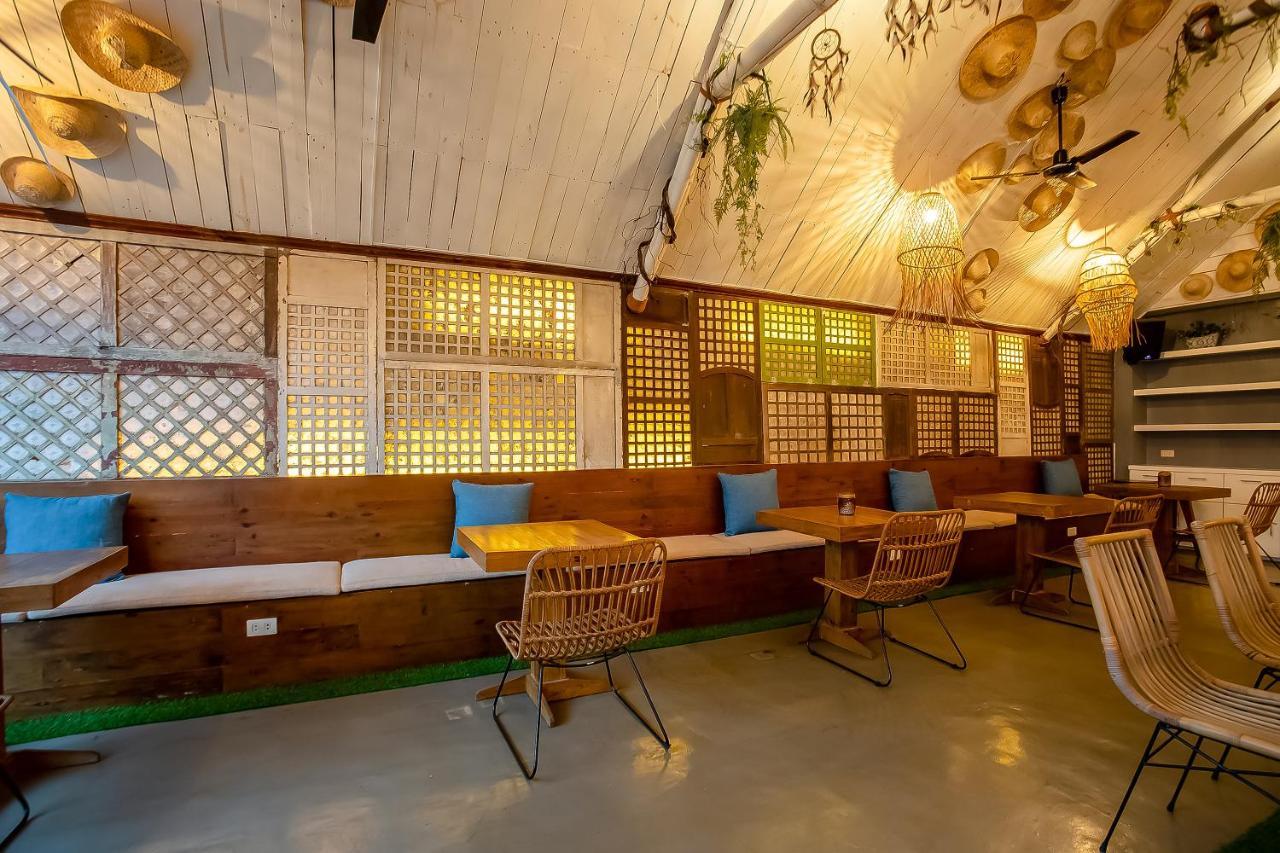 Oyo 821 Connector Hostel Makati City Екстер'єр фото
