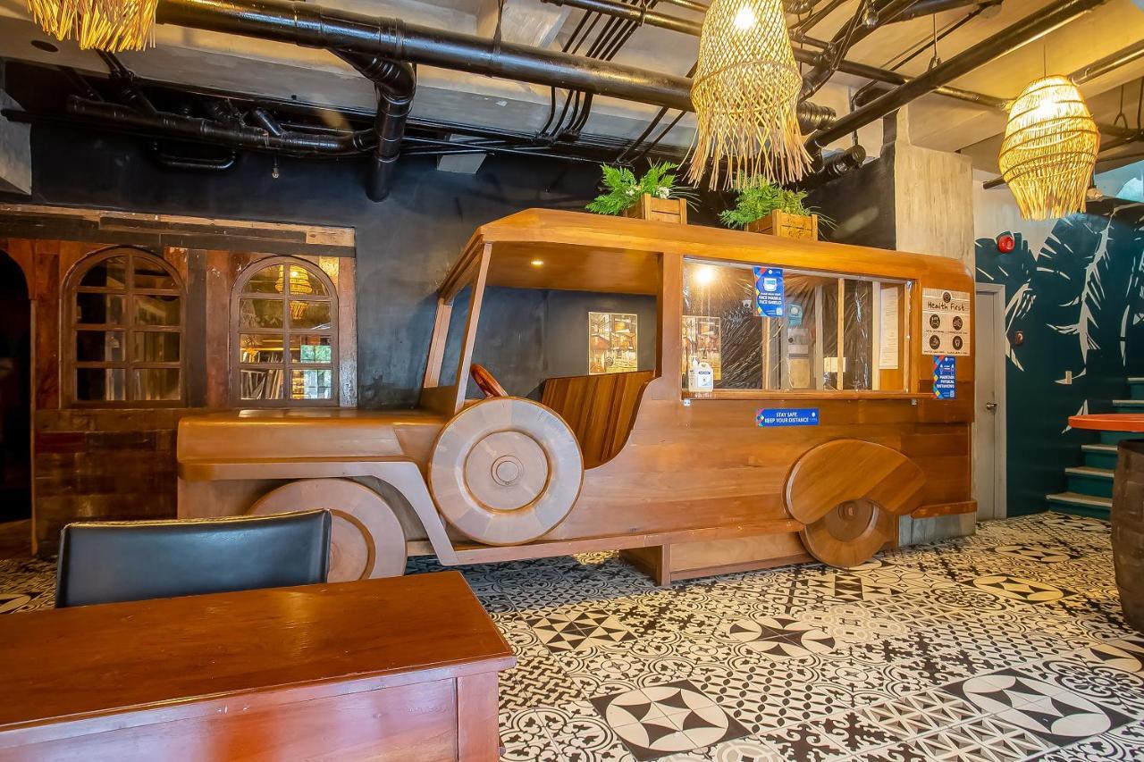 Oyo 821 Connector Hostel Makati City Екстер'єр фото