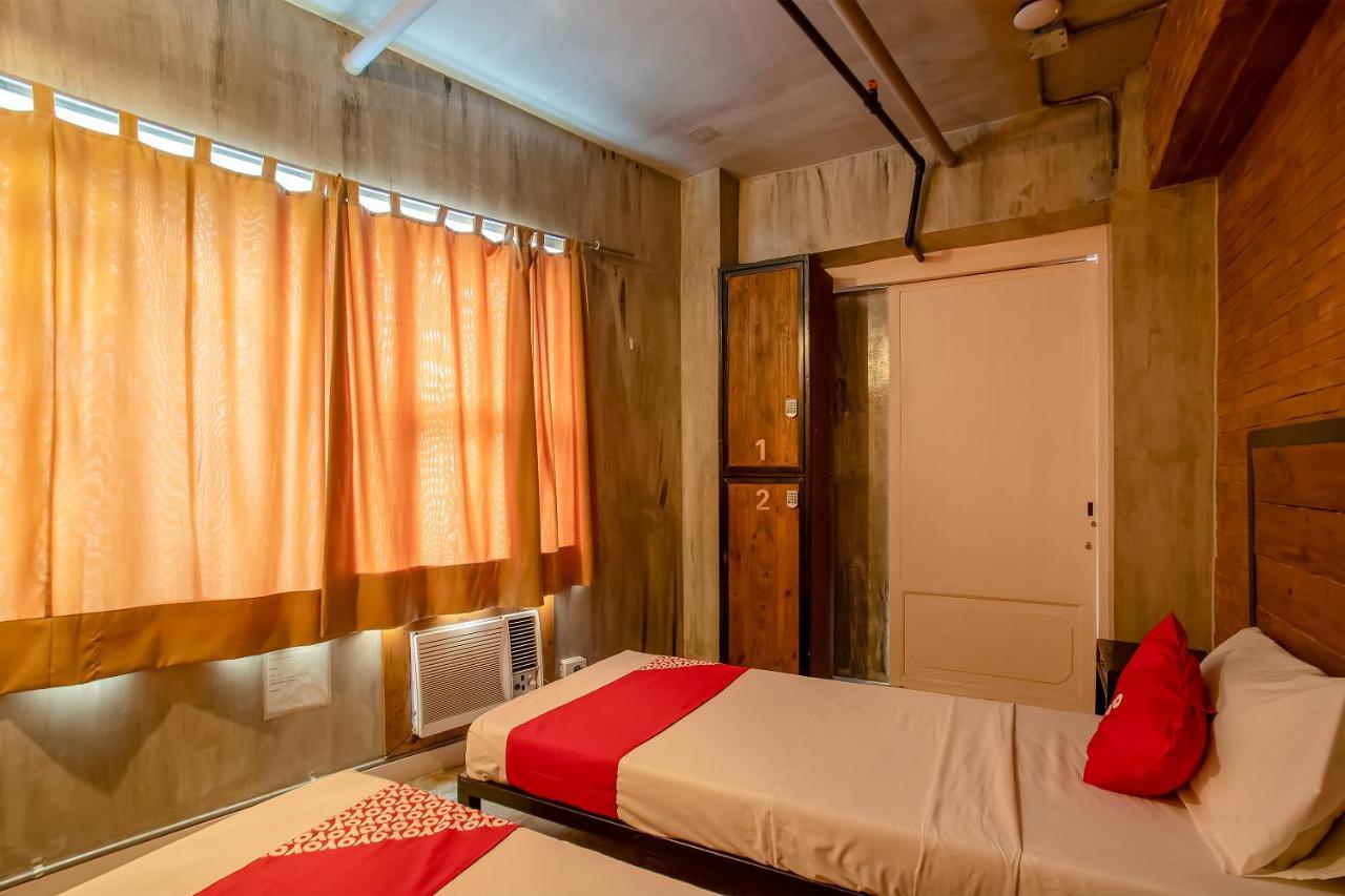 Oyo 821 Connector Hostel Makati City Екстер'єр фото