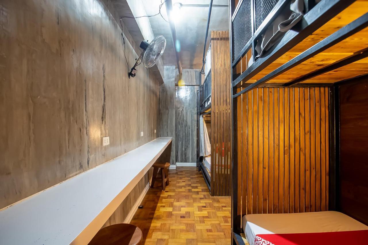 Oyo 821 Connector Hostel Makati City Екстер'єр фото
