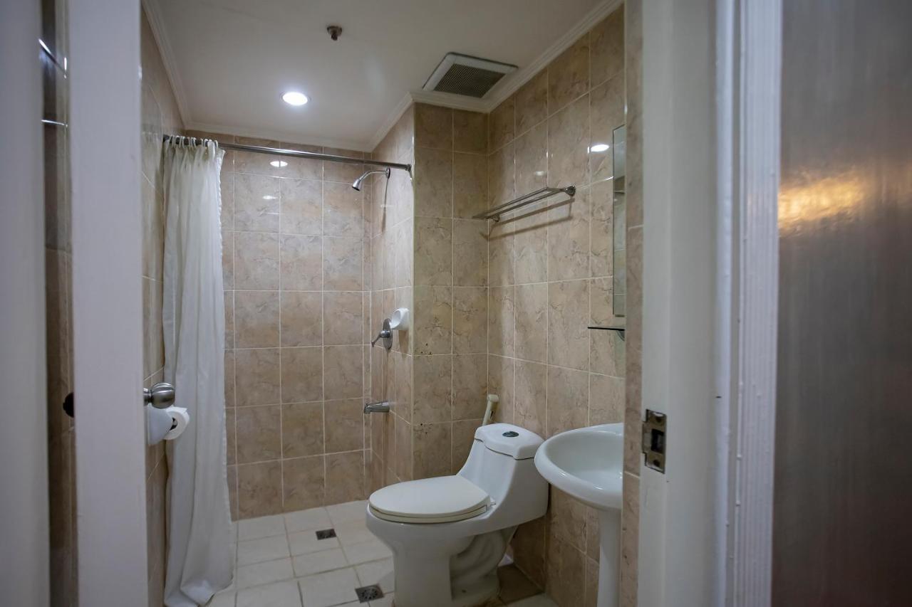Oyo 821 Connector Hostel Makati City Екстер'єр фото