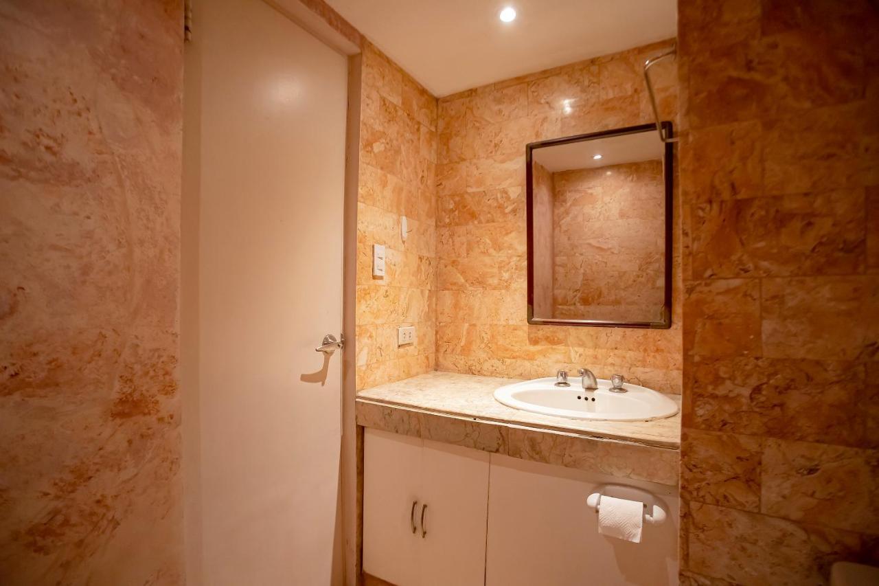 Oyo 821 Connector Hostel Makati City Екстер'єр фото