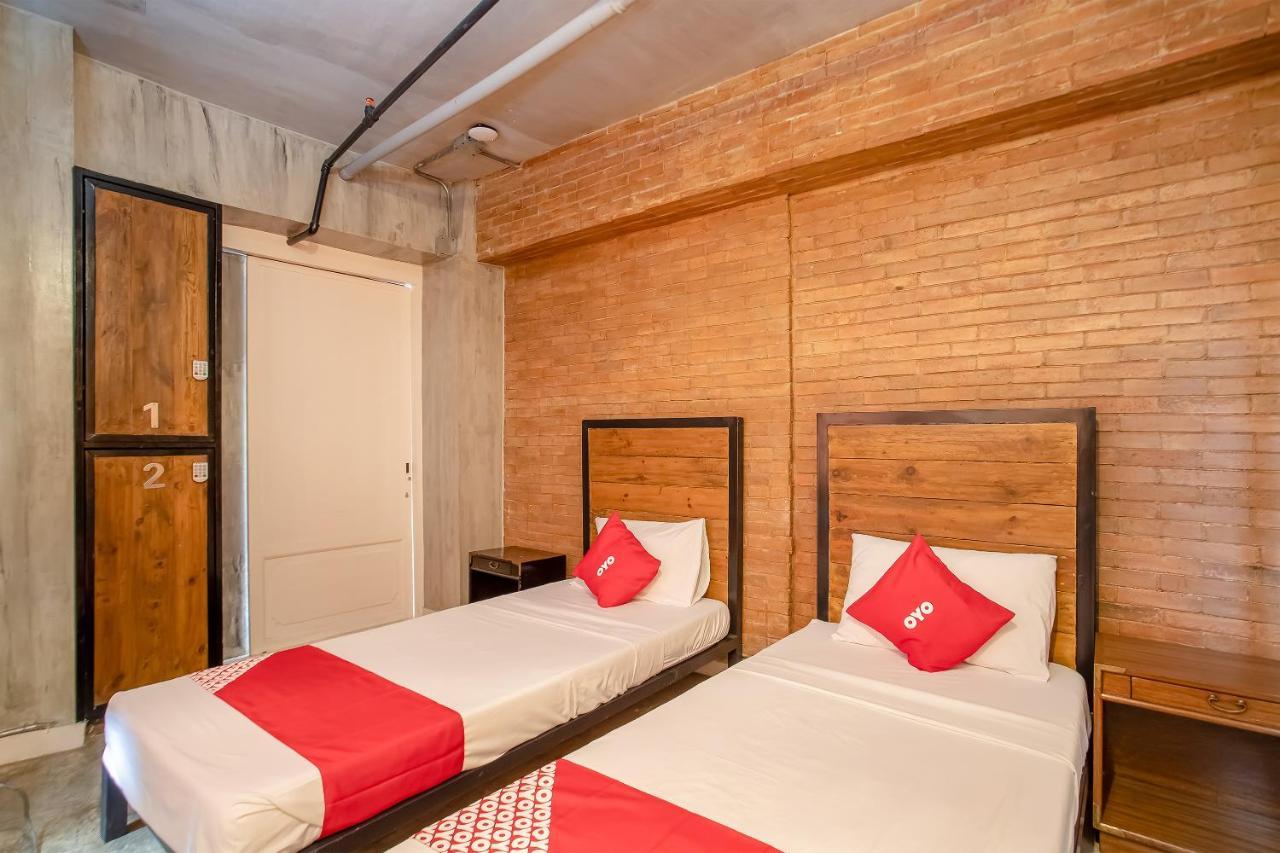 Oyo 821 Connector Hostel Makati City Екстер'єр фото